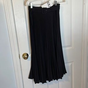 Zara new with tags beautiful pleated skirt with full spin size extra small